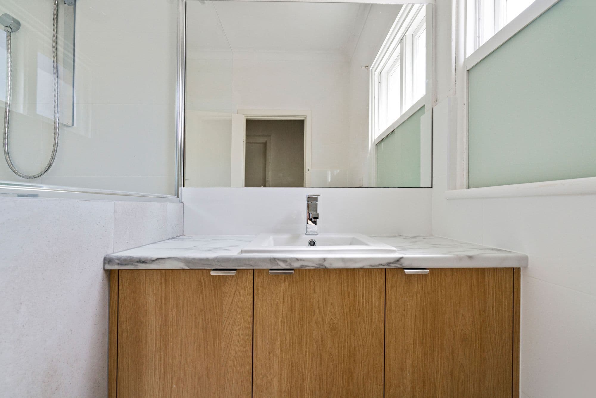 1bathroomlennard/6