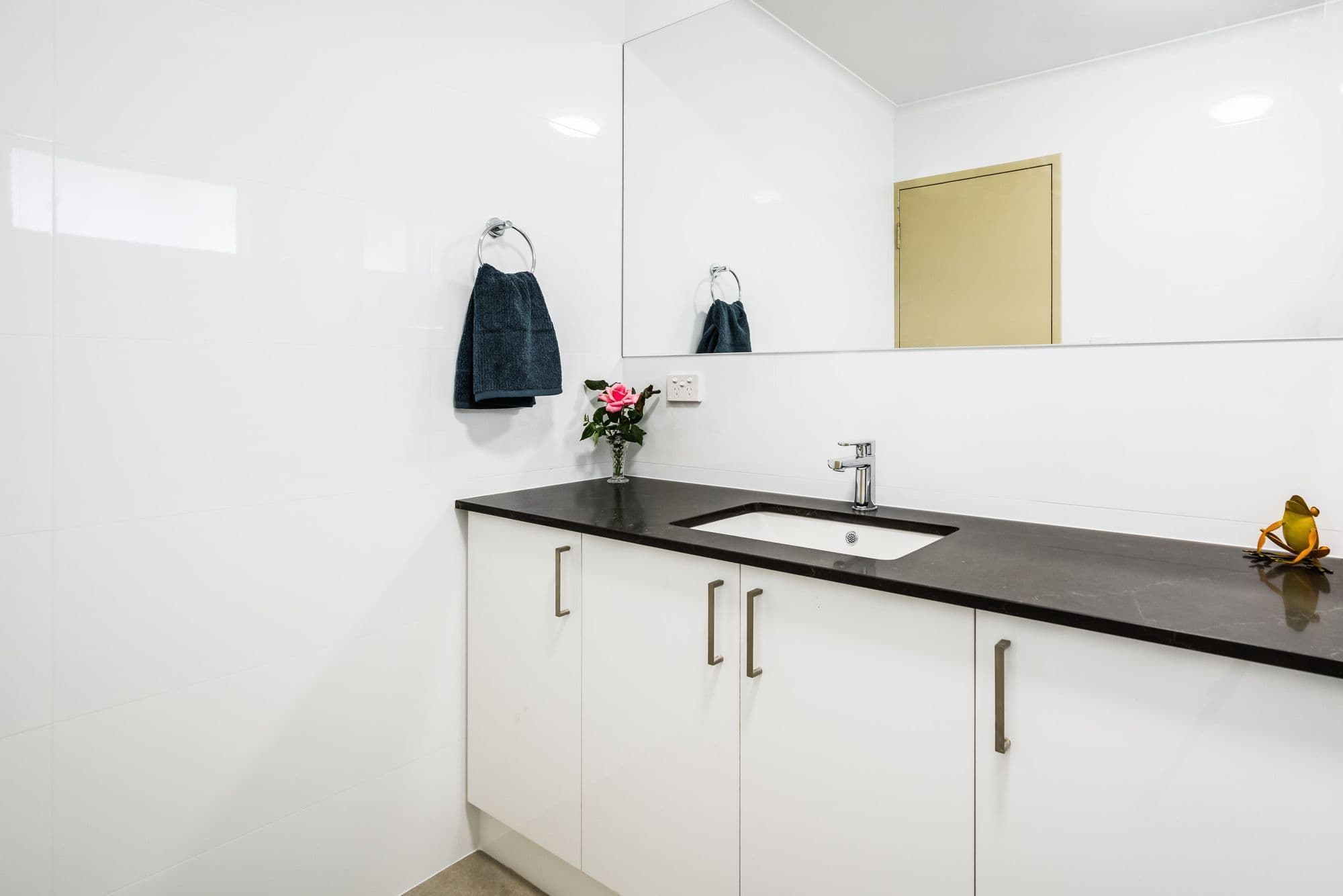 4bathroomdrabble/5