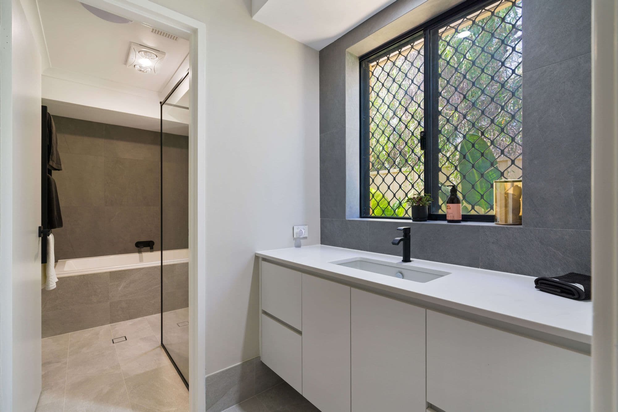 5bathroomreno/1